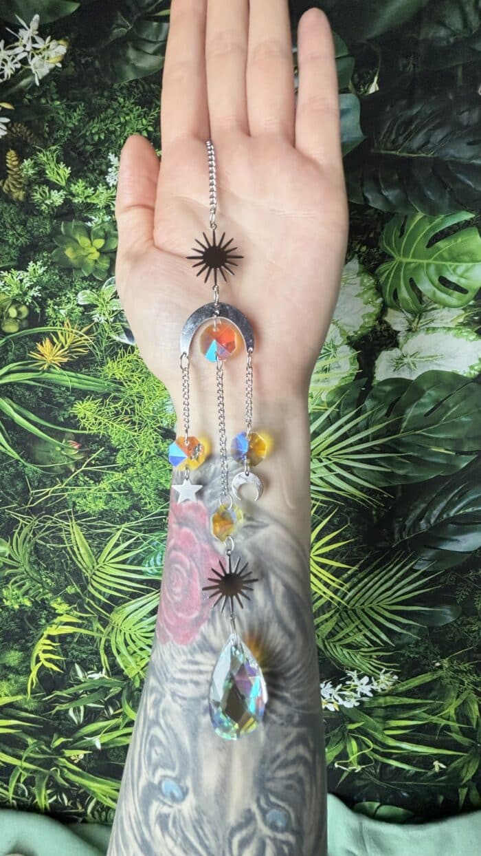💫 Lass die Energie von Licht und Farbe in dein Zuhause fließen – mit diesem lichtvollen Sonnenfänger als Symbol für Balance, Spiritualität und Herzensfreude. 4 Nursesoulangel