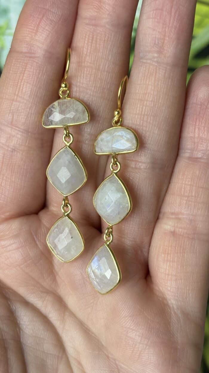 ✨ Goldfarbene Regenbogen-Mondstein Ohrringe – 925 Silber vergoldet | 100 % Naturstein aus Indien 4 Nursesoulangel