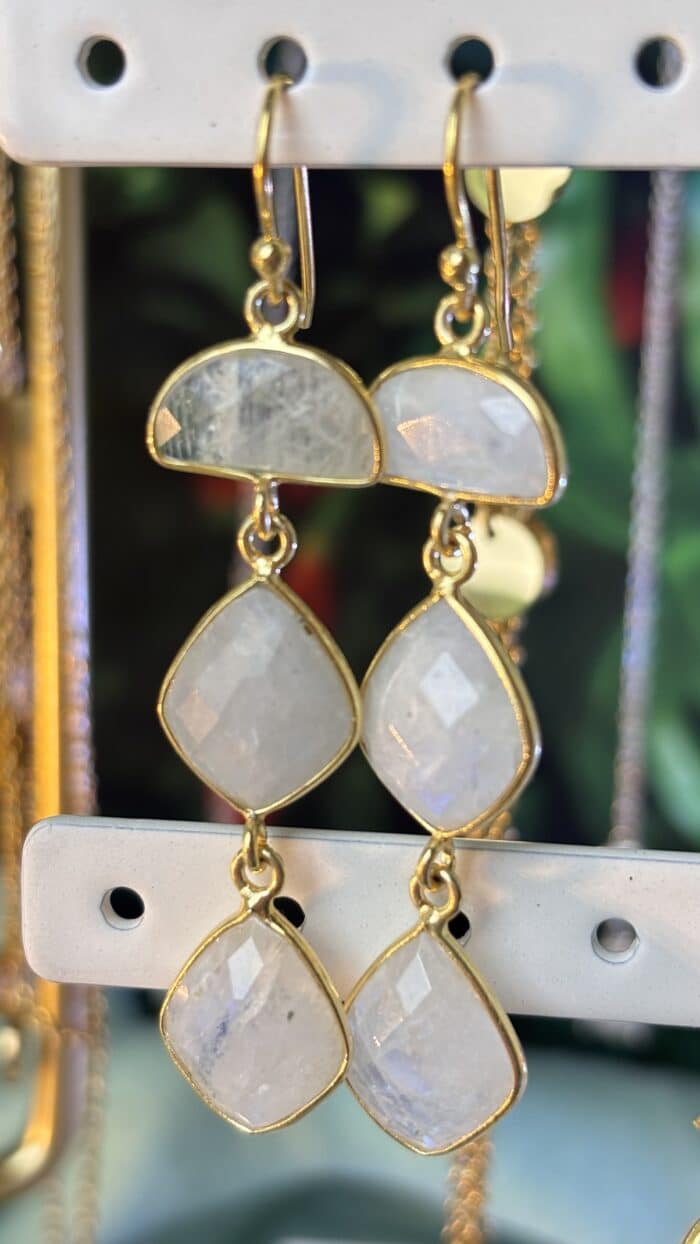 ✨ Goldfarbene Regenbogen-Mondstein Ohrringe – 925 Silber vergoldet | 100 % Naturstein aus Indien 6 Nursesoulangel
