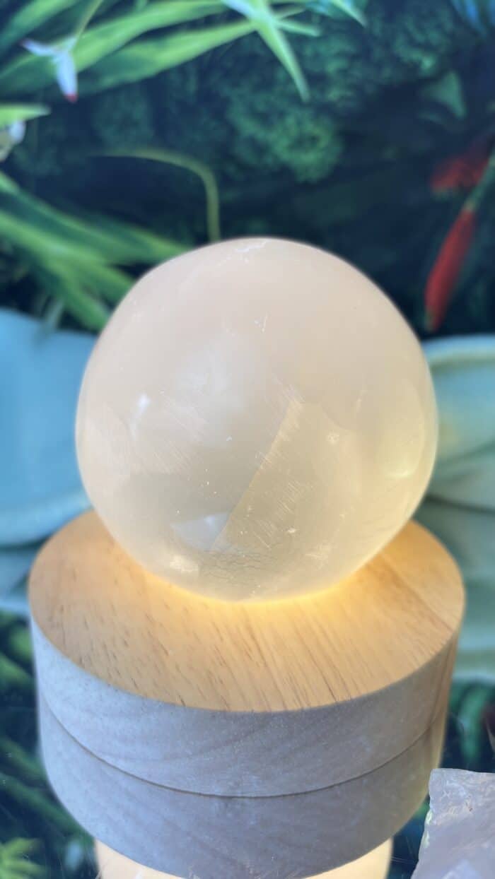🌕 Magische Selenit-Kristallkugel – Bild 3