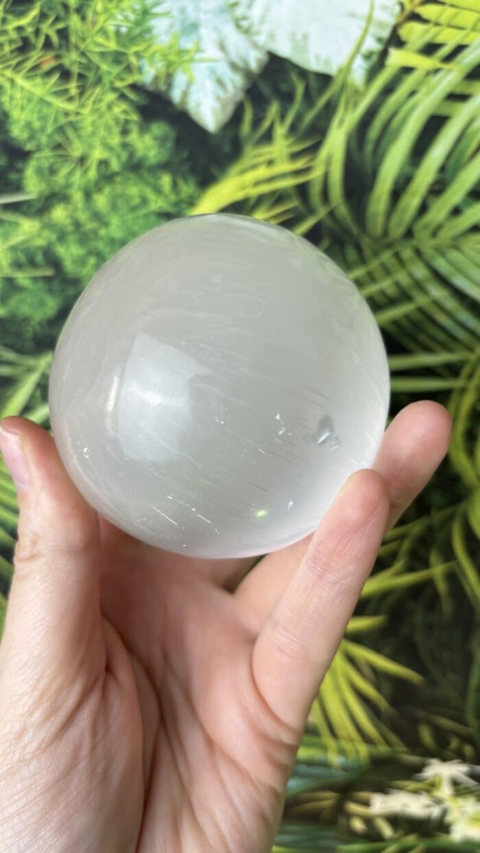 🌕 Magische Selenit-Kristallkugel – Bild 7