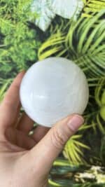 🌕 Magische Selenit-Kristallkugel – Bild 9