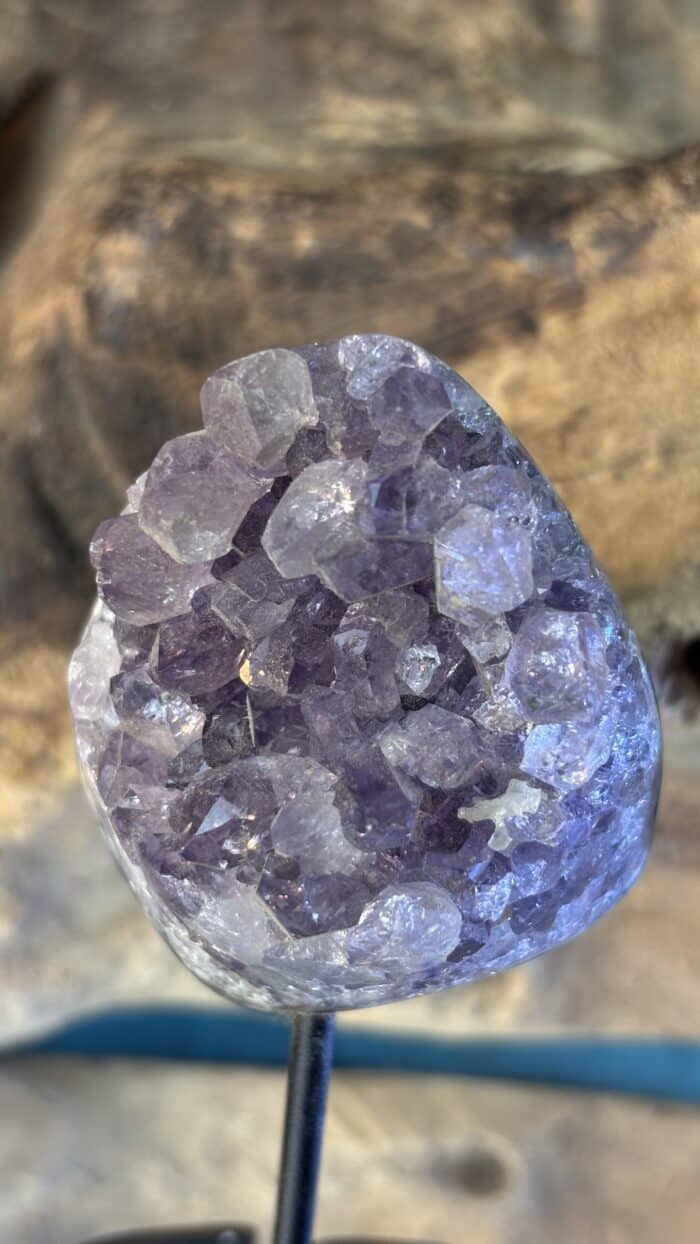 💎 Magischer Roh-Amethyst auf Metallständer – Bild 6