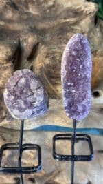 💎 Magischer Roh-Amethyst auf Metallständer – Bild 7