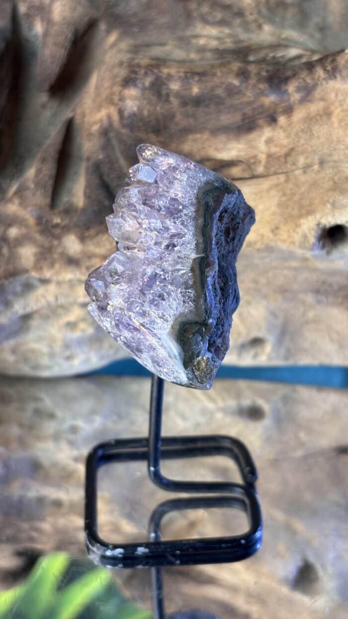💎 Magischer Roh-Amethyst auf Metallständer – Bild 5