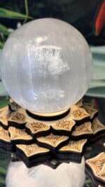🌕 Magische Selenit-Kristallkugel – Bild 8