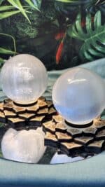 🌕 Magische Selenit-Kristallkugel – Bild 6