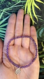 💜 Handgefertigtes Amethyst Armband mit versilbertem Element „Blume des Lebens“ – 9 cm – Bild 3