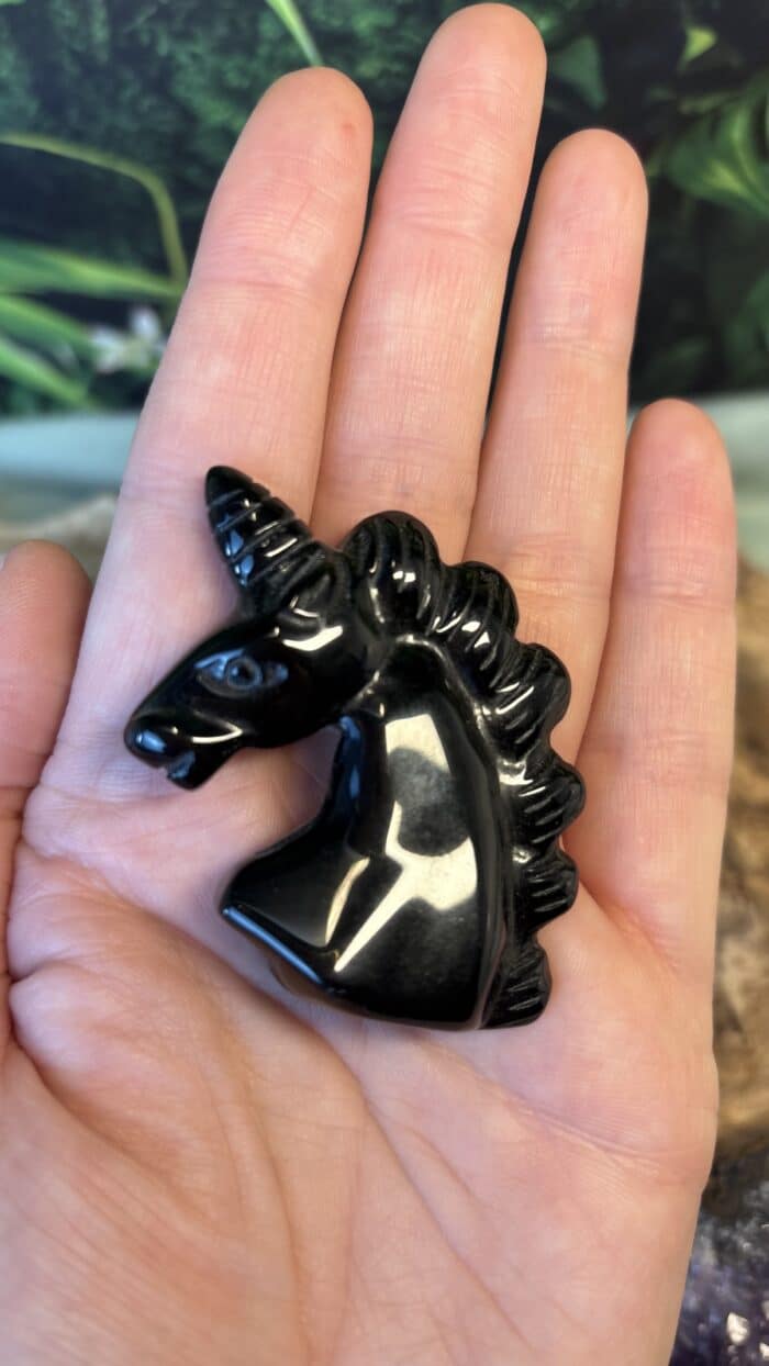 🖤 Magisches schwarzes Obsidian-Einhorn – Bild 1
