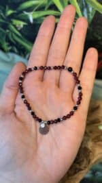 ❤️‍🔥 Facettiertes Granat-Turmalin Schutzarmband Handgefertigt – Bild 2