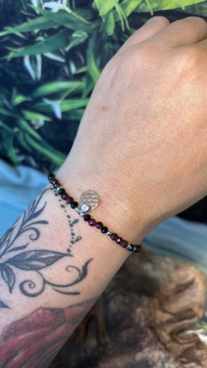 ❤️‍🔥 Facettiertes Granat-Turmalin Schutzarmband Handgefertigt – Bild 9