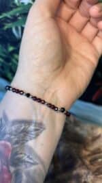 ❤️‍🔥 Facettiertes Granat-Turmalin Schutzarmband Handgefertigt – Bild 3