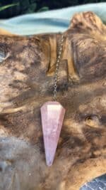 💗 Magisches Rosenquarz Pendel – 11 g | Länge 4 cm | mit versilberter Kette | vom Großhändler aus Idar-Oberstein – Bild 6