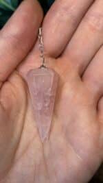 💗 Magisches Rosenquarz Pendel – 11 g | Länge 4 cm | mit versilberter Kette | vom Großhändler aus Idar-Oberstein – Bild 3