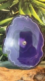 💜 Räucherstäbchenhalter aus Lila Achat-Scheibe mit 4 Silikonfüßen | Handverlesen | 11,5 × 14 cm | 213,4 g | Herkunft: Indien – Bild 2