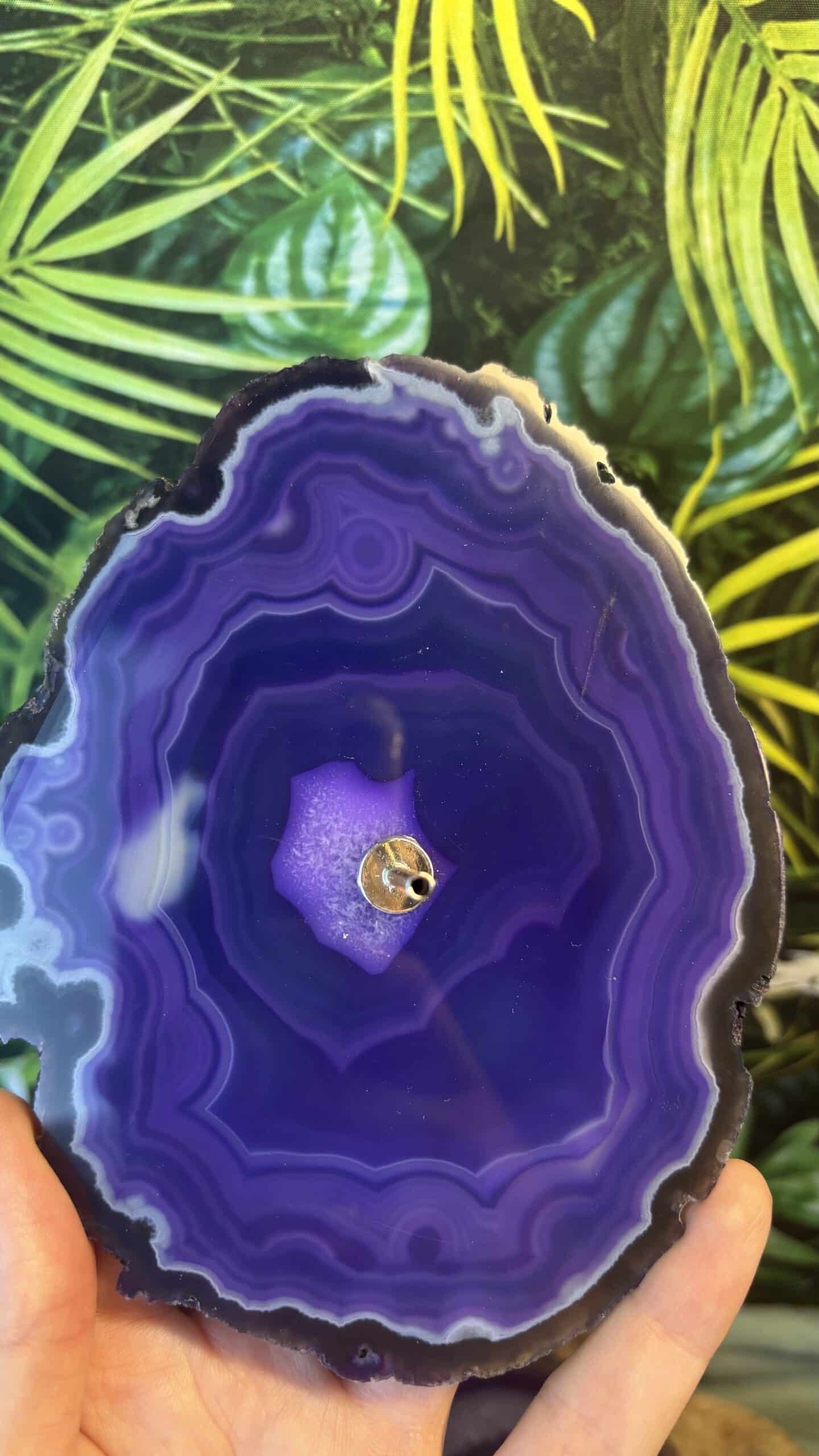 Räucherstäbchen lila Achatscheibe 💜 Räucherstäbchenhalter aus Lila Achat-Scheibe mit 4 Silikonfüßen | Handverlesen | 11,5 × 14 cm | 213,4 g | Herkunft: Indien – Bild 1