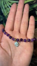 💜✨ Handgefertigtes Amethyst-Armband mit vergoldeter Lotusblume – Schutz, Klarheit & innere Ruhe ✨💜 – Bild 3