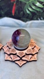 🌈 Regenbogen Fluorit Kugel – Klarheit, Fokus & Schutz – Bild 2