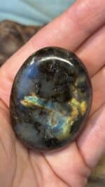 ✨ Magischer Labradorit Handschmeichler – Dein Stein der Transformation ✨ – Bild 3