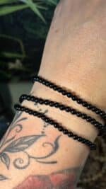 Schwarzes Turmalin Armband 16 cm | 4 mm Heilstein-Perlen | Handgeknüpft von Nursesoulangel – Bild 4