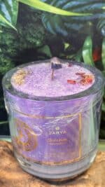 💜 ZARYA Kronenchakra Kerze mit Amethyst – Sandelholz & Mandelöl | Holzdocht | Handgegossen in Deutschland – Bild 2